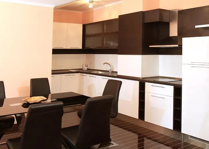 מלון דירות Long 4*