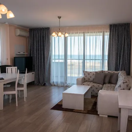 Апартхотел Long 4*