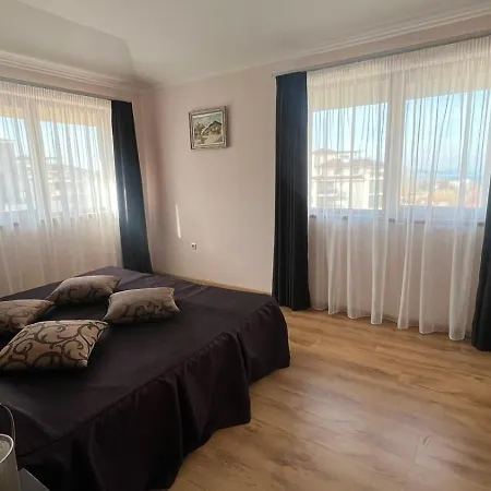 Long Aparthotel