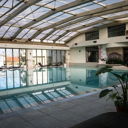 Long Aparthotel